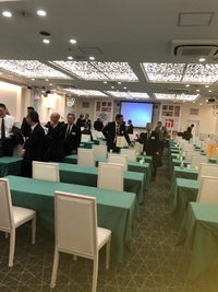 懇親会の最中にも、「実に良い講演だった」というような
感想を幾人かから聞きました。